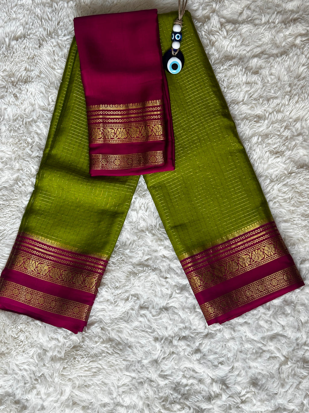 Parrot Green & Pink - 120 gsm - Mysore Crepe Saree
